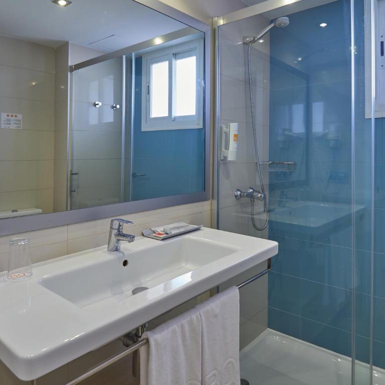 BQ Delfín Azul Hotel - Habitación Doble con vistas a la piscina y balcón - 1