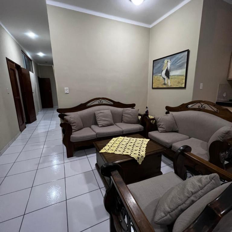 Dpto Bolivar Hermoso, amplio y bien ubicado en la chura Tarija - Apartamento de 2 dormitorios - 1