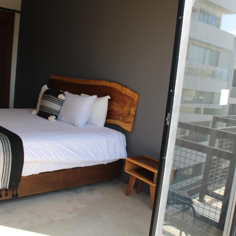 Hotel 52 Playa del Carmen - Habitación doble deluxe con cama grande y balcón - 12