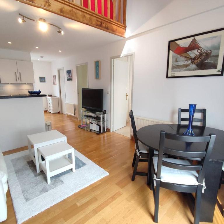 Bel Appartement 3* au Centre de Perros-Guirec avec WIFI, Balcon et Parking - FR-1-368-337 - Apartment - 2
