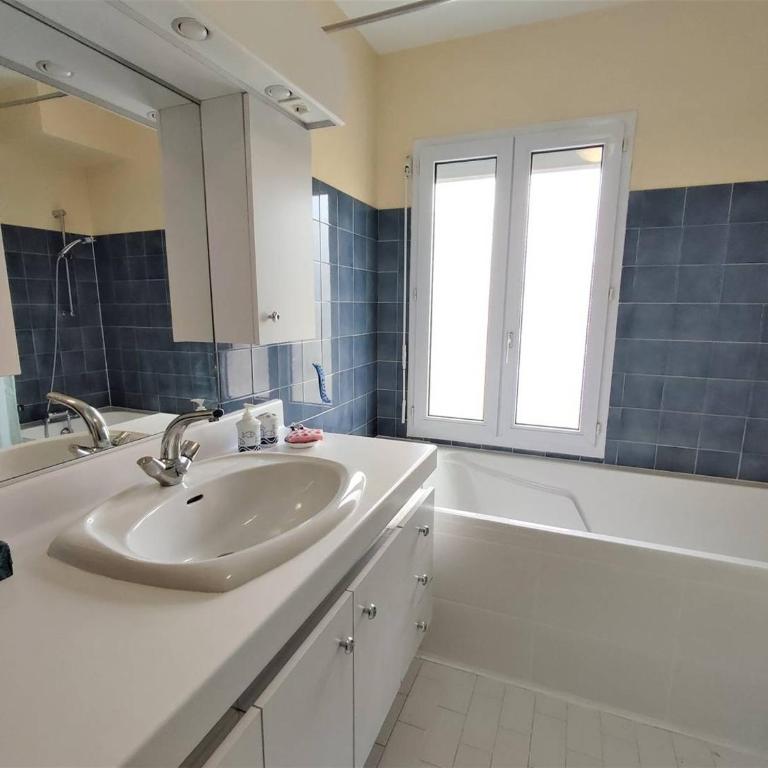 Bel Appartement 3* au Centre de Perros-Guirec avec WIFI, Balcon et Parking - FR-1-368-337 - Apartment - 6