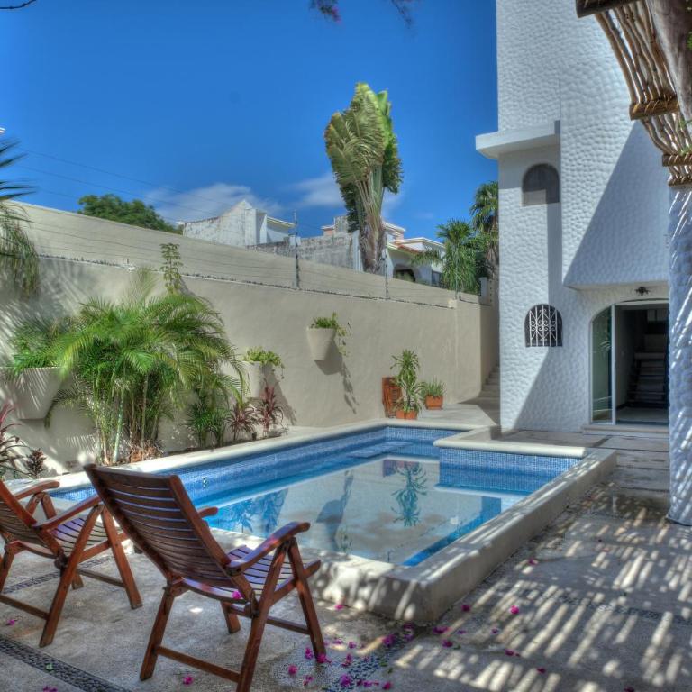 5BR Beautiful home in downtown Cancun, 10min beach - Five-Bedroom House - 1