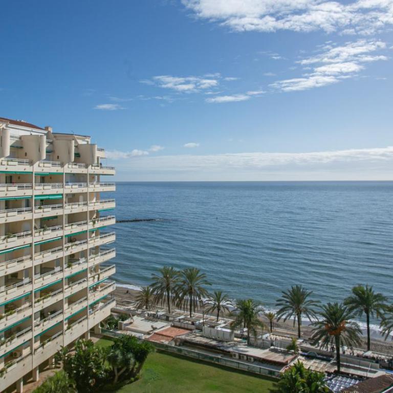 Front sea view apartment on Marbella's beach promenade - Two-Bedroom Apartment - 3