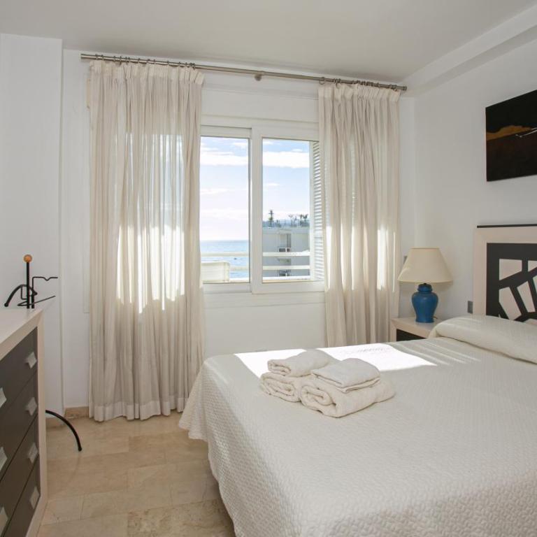 Front sea view apartment on Marbella's beach promenade - Two-Bedroom Apartment - 17