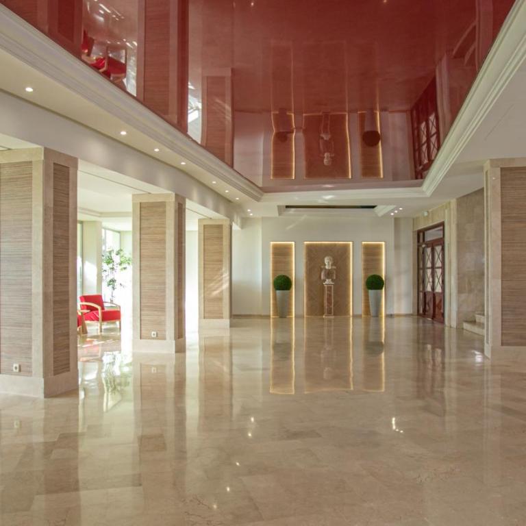 Front sea view apartment on Marbella's beach promenade - Two-Bedroom Apartment - 12