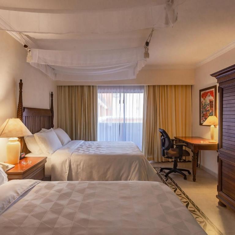Holiday Inn Merida by IHG - Premium Double Room with Two Double Beds - 8