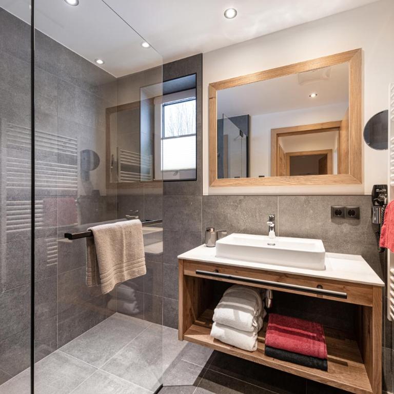 Apartment NH96 inklusive kostenfreiem Eintritt in die Alpentherme - Apartment mit Dusche - 2