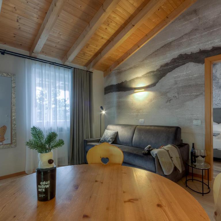 Eden Apartments - Two-Bedroom Apartment with Balcony and Mountain View - 11
