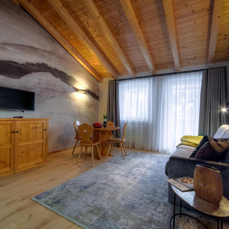 Eden Apartments - Two-Bedroom Apartment with Balcony and Mountain View - 14