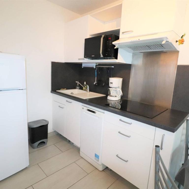 Studio Cabine au RDC avec Terrasse, Piscines, Parking Privé et Proche de la Mer - FR-1-307-186 - Studio - 3