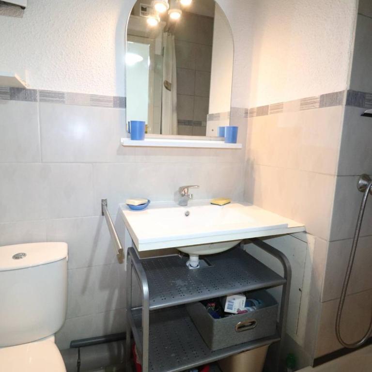 Studio Cabine au RDC avec Terrasse, Piscines, Parking Privé et Proche de la Mer - FR-1-307-186 - Studio - 4