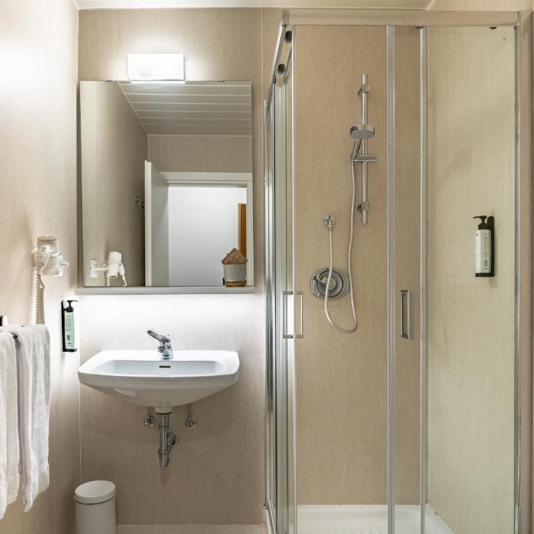 Hotel Kronplatzer Hof - Camera Familiare Deluxe con Accesso Spa - 4