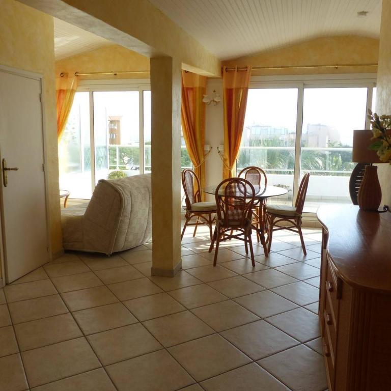 Appartement T2 climatisé au centre-ville du Lavandou avec terrasse et parking - FR-1-308-47 - Appartement (4 Adultes) - 2