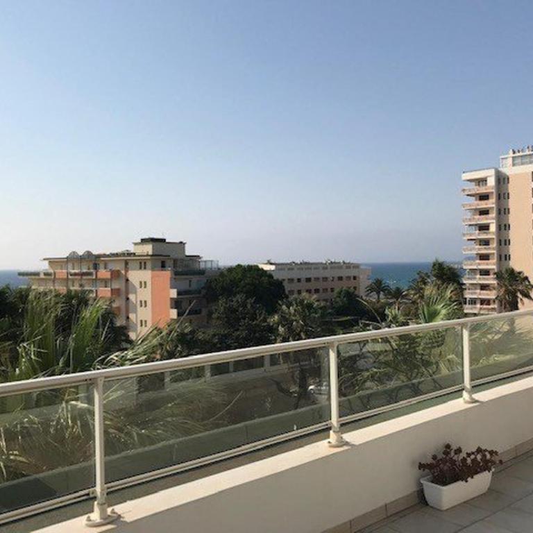Appartement T2 climatisé au centre-ville du Lavandou avec terrasse et parking - FR-1-308-47 - Appartement (4 Adultes) - 10
