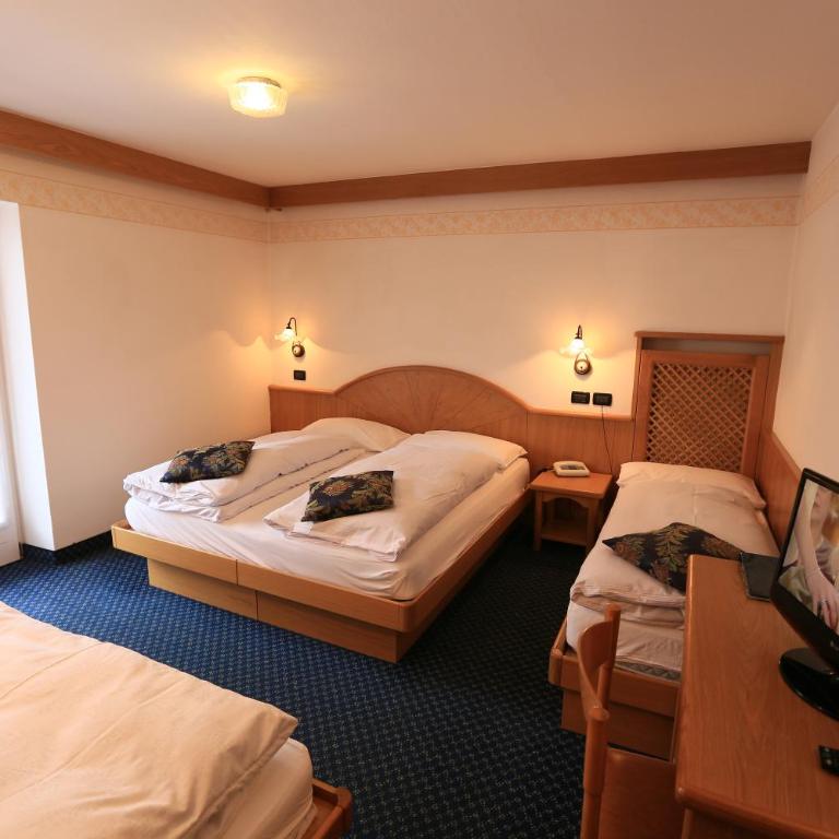 Albergo Arnica - Camera Quadrupla con Balcone - 2