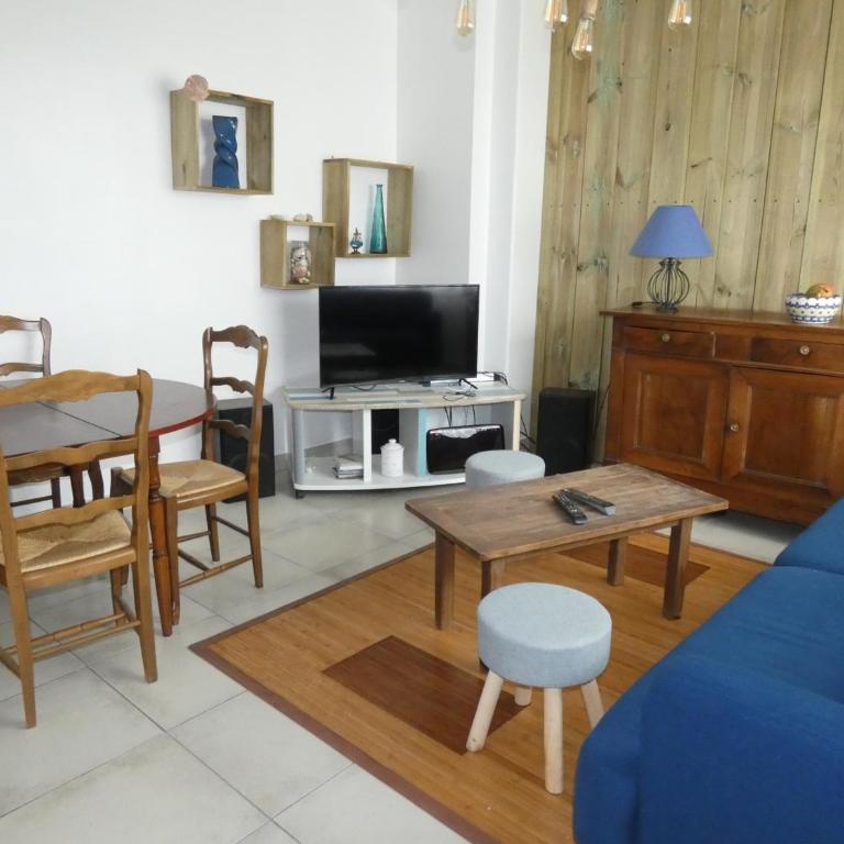 Appartement T3 en centre-ville avec terrasse et parking privé à Royan - FR-1-71-90 - Apartment (4 Adults) - 1