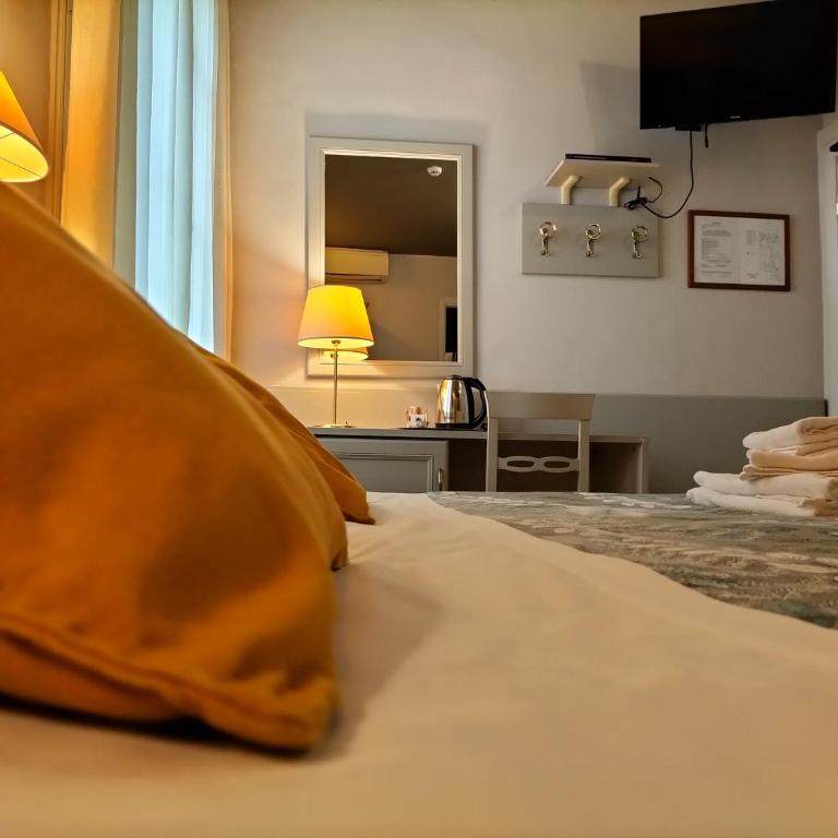 Hotel Camilla Firenze - Camera Standard Matrimoniale/Doppia con Letti Singoli - 13