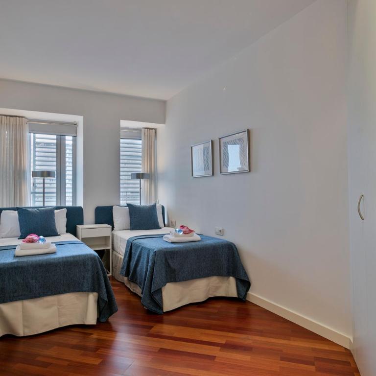 Alcam Llum Deluxe - Three-Bedroom Apartment - 10