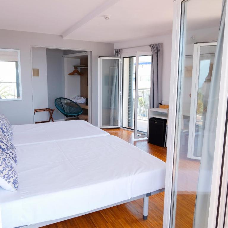 Hotel Subur - Habitación Doble Superior con vistas al mar - 1 o 2 camas - 4