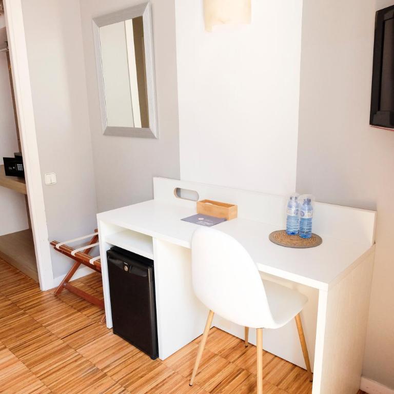 Hotel Subur - Habitación Doble con balcón - 1 o 2 camas - 7