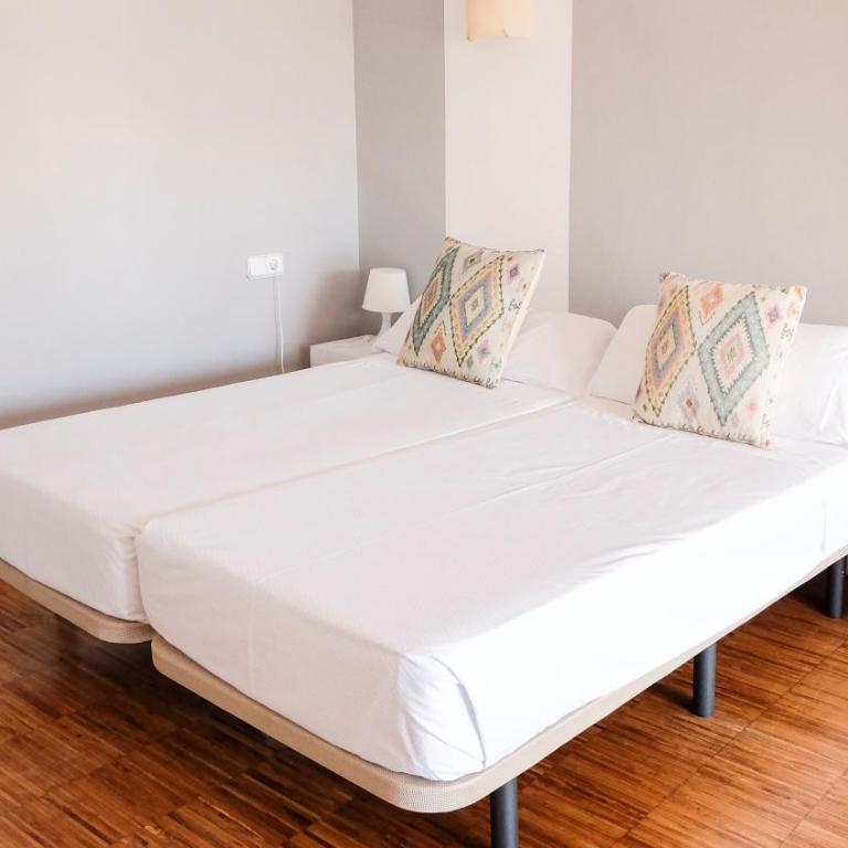 Hotel Subur - Habitación Doble con balcón - 1 o 2 camas - 8