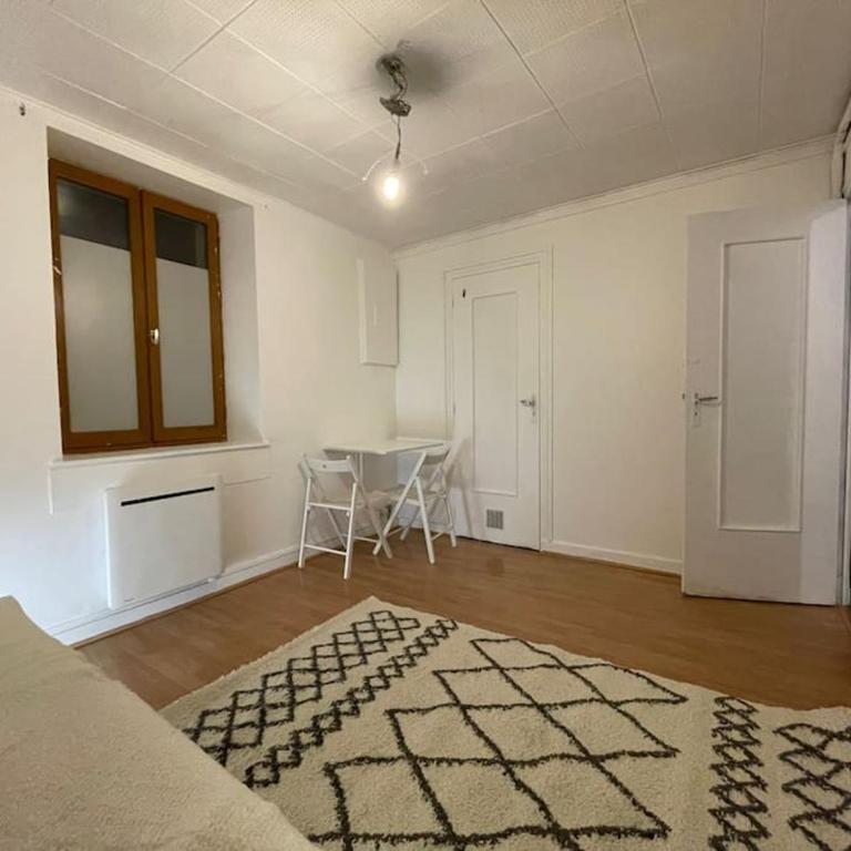 Charmant studio 2 pièces - Appartement 1 Chambre - 10