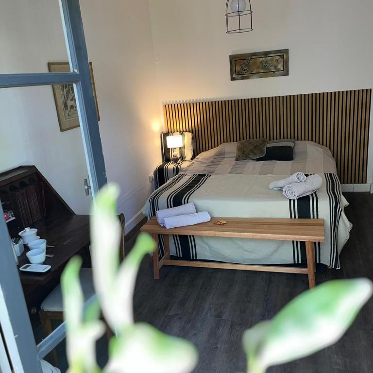 Suite con piscina y parque - Habitación Doble con baño privado - 11