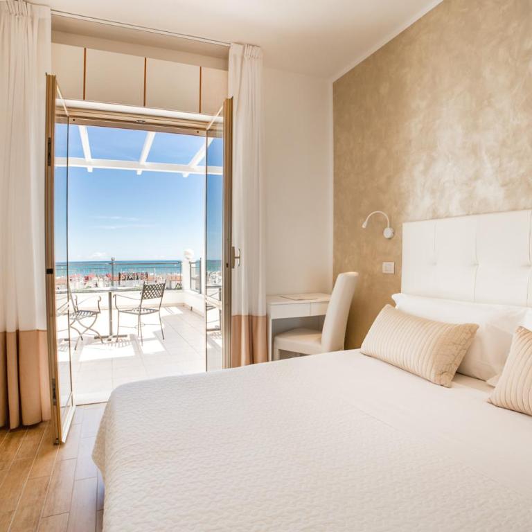 Hotel Soraya - Spiaggia Sawasdee with Beach, Restaurant & Parking - Double Room with Balcony and Sea View - 3
