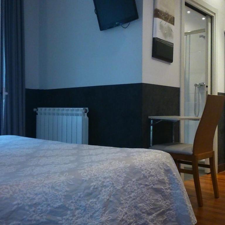 Hostal San Sebastian Centro - Habitación cuádruple - 8