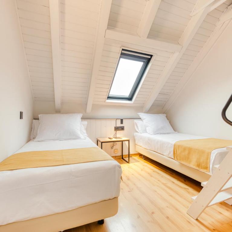 Hotel Viella - Habitación Cuádruple Dúplex - 1