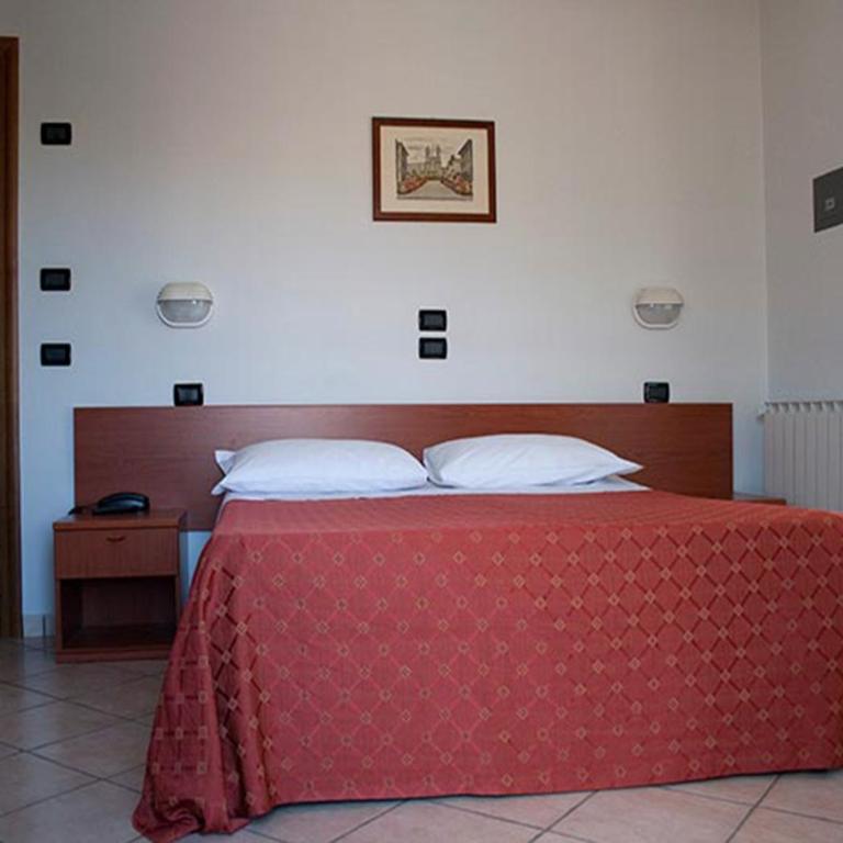 Hotel Monica - Camera Matrimoniale/Doppia con Letti Singoli - 1