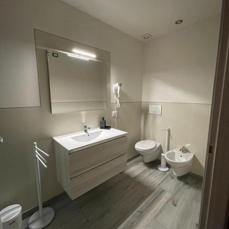 Rent room Iacopo - Camera Tripla con Bagno Privato - 11