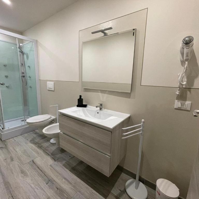 Rent room Iacopo - Camera Tripla con Bagno Privato - 12