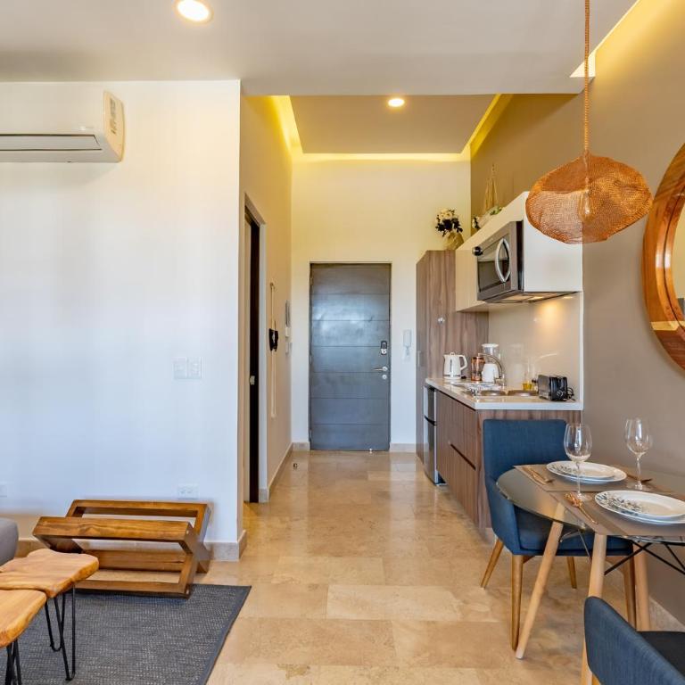 Bahay Condos steps from the beach and 5th ave - Estudio con balcón - 16