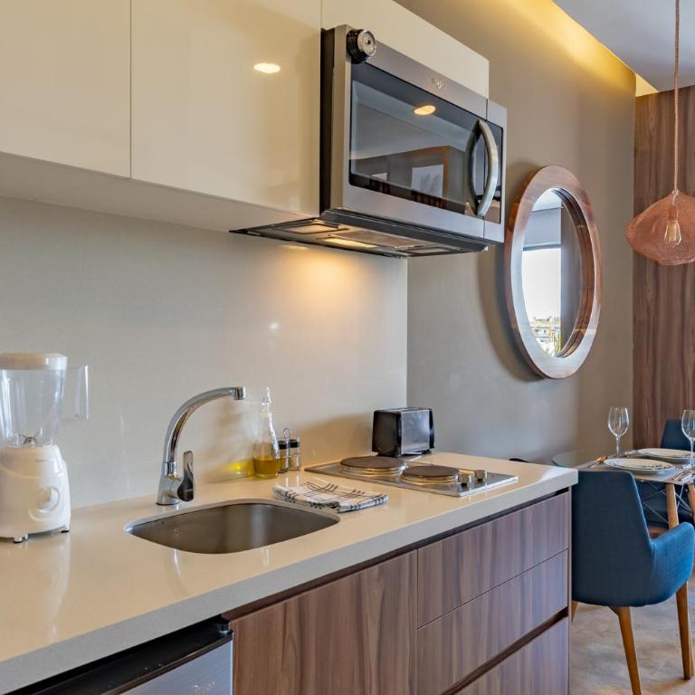 Bahay Condos steps from the beach and 5th ave - Estudio con balcón - 10