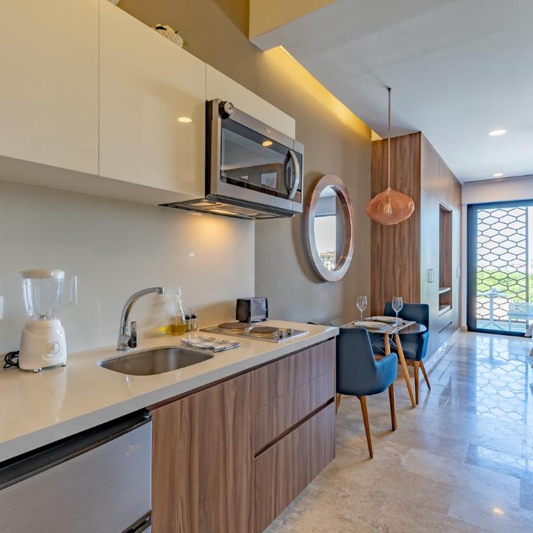 Bahay Condos steps from the beach and 5th ave - Estudio con balcón - 19