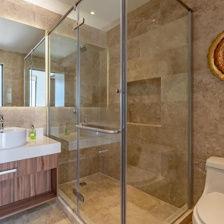 Bahay Condos steps from the beach and 5th ave - Estudio con balcón - 23