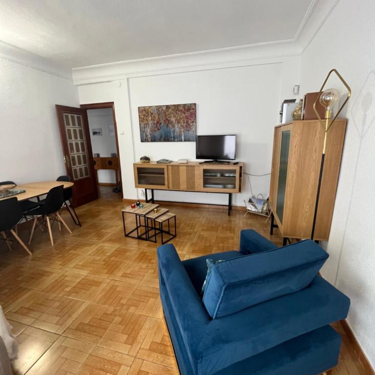 Apartamento Único en Plaza del Pilar - Three-Bedroom Apartment - 6