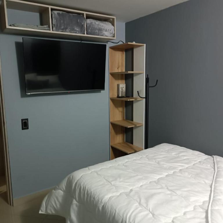 Apartamento con vistas a la ciudad (Penthouse) cerca al Estadio, al Boulevard de la 70 y la Avenida 80 (Casinos, restaurantes, malls y otros). - Apartamento de 2 dormitorios - 19
