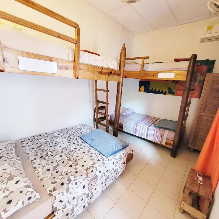 Divanga Hostel and Diving - Habitación Cuádruple Confort - 3