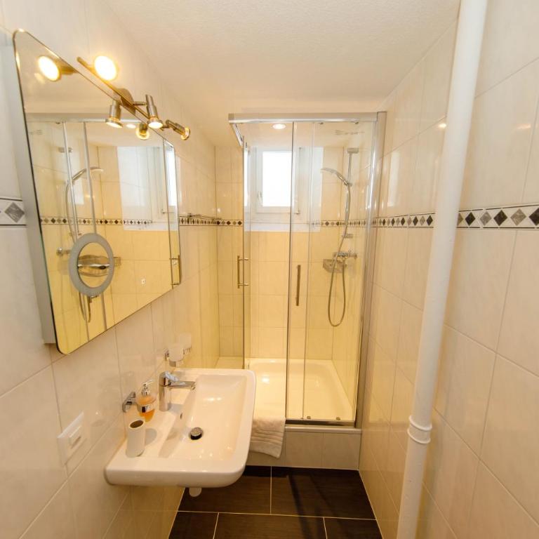 Zentrum Haus Davos - Doppelzimmer mit Gemeinschaftsbad - 8