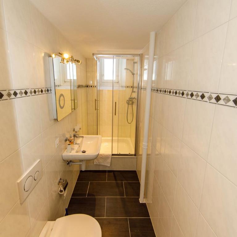 Zentrum Haus Davos - Doppelzimmer mit Gemeinschaftsbad - 7