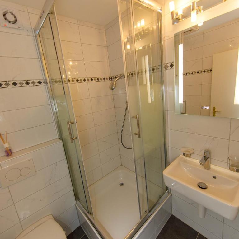 Zentrum Haus Davos - Doppelzimmer mit eigenem Bad - 8
