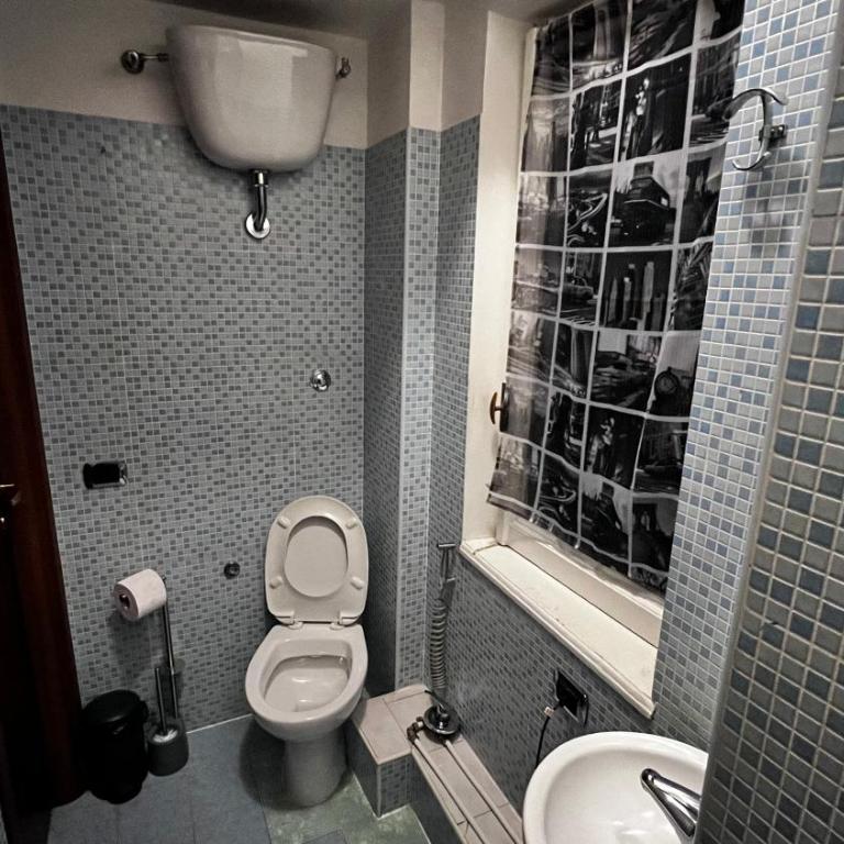 Bella Roma - EE - Camera Matrimoniale con Bagno Privato Esterno - 7