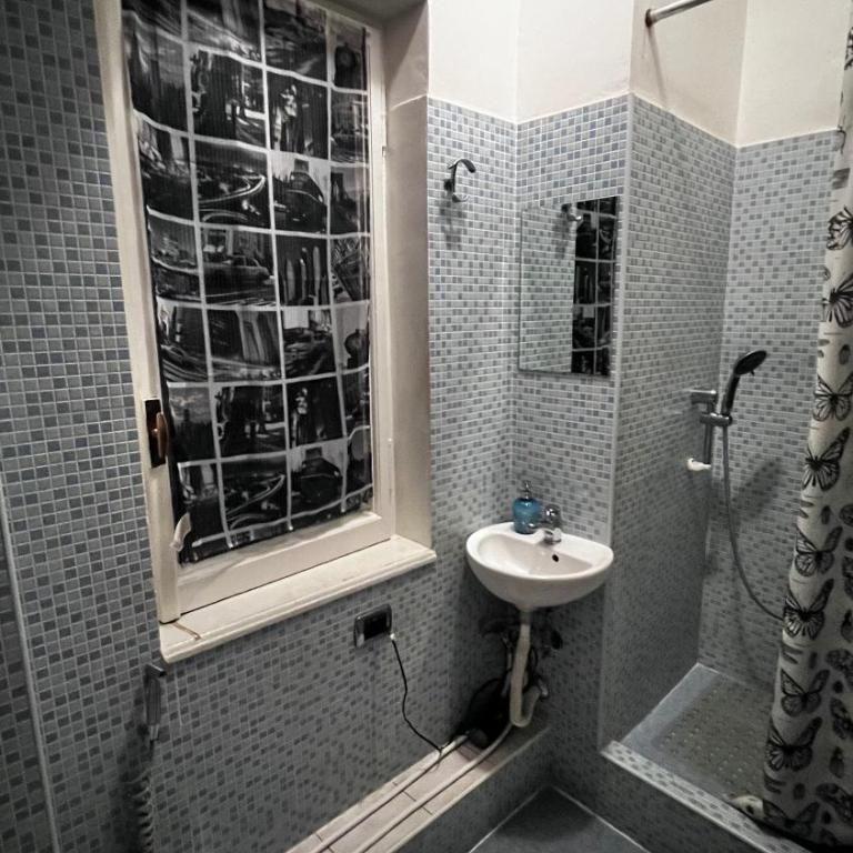 Bella Roma - EE - Camera Matrimoniale con Bagno Privato Esterno - 6