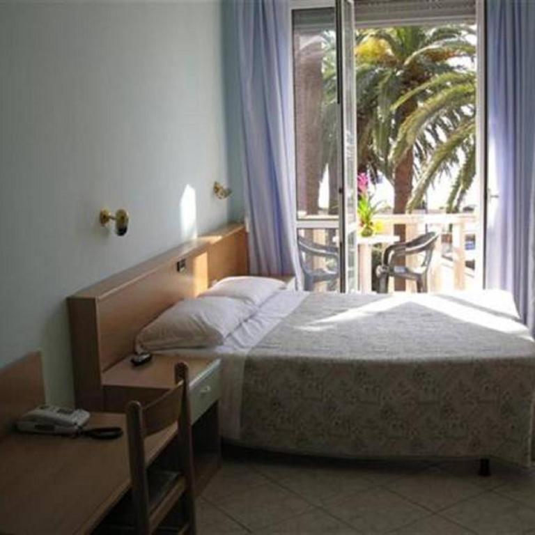 Hotel Corallo - Camera Matrimoniale/Doppia con Letti Singoli - 1
