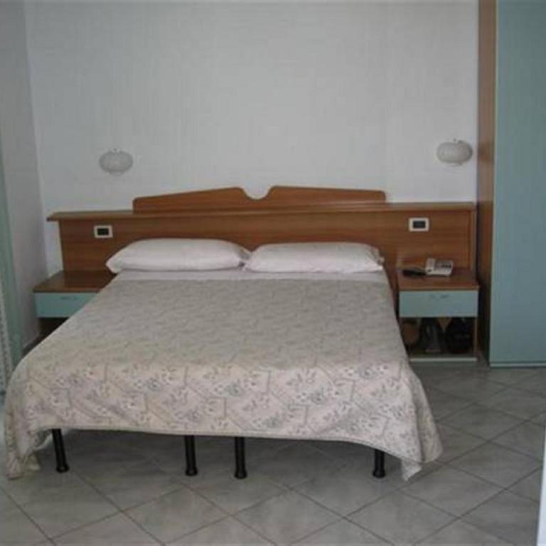 Hotel Corallo - Camera Matrimoniale/Doppia con Letti Singoli - 3
