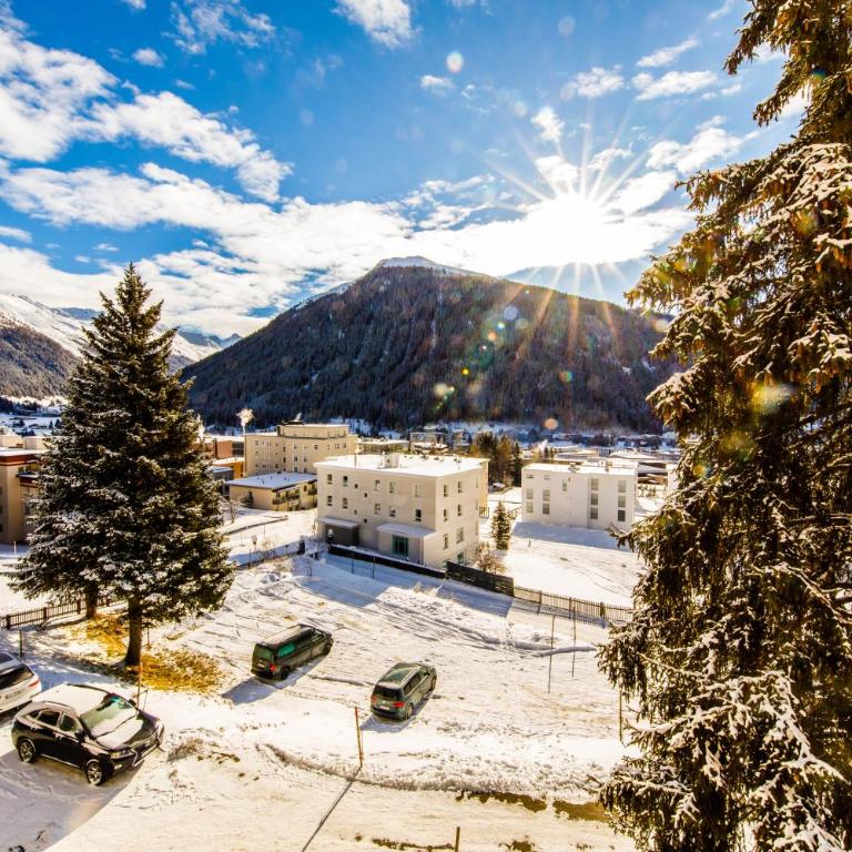 Villa Zentrum Haus Davos - Deluxe Doppelzimmer mit Balkon - 6