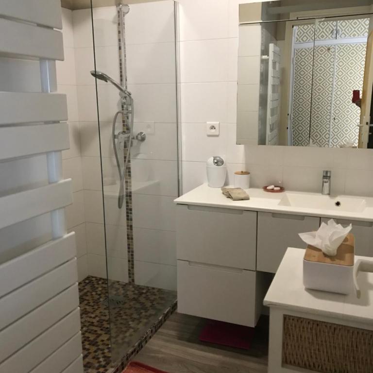 Bel appartement avec terrasse, piscine, parking privé et club de tennis, padel en sus - Appartement 1 Chambre - 10