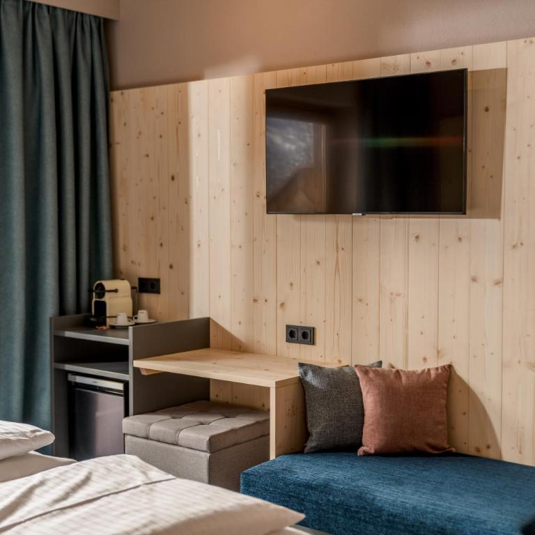 Ferienalm Panorama Hotel - Comfort Doppelzimmer mit Balkon und Bergblick - 3